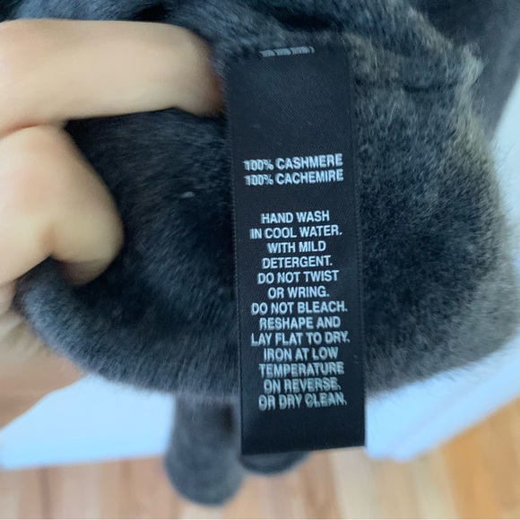 Saks Asymmetrical Cashmere sweater - Picture 3 of 5